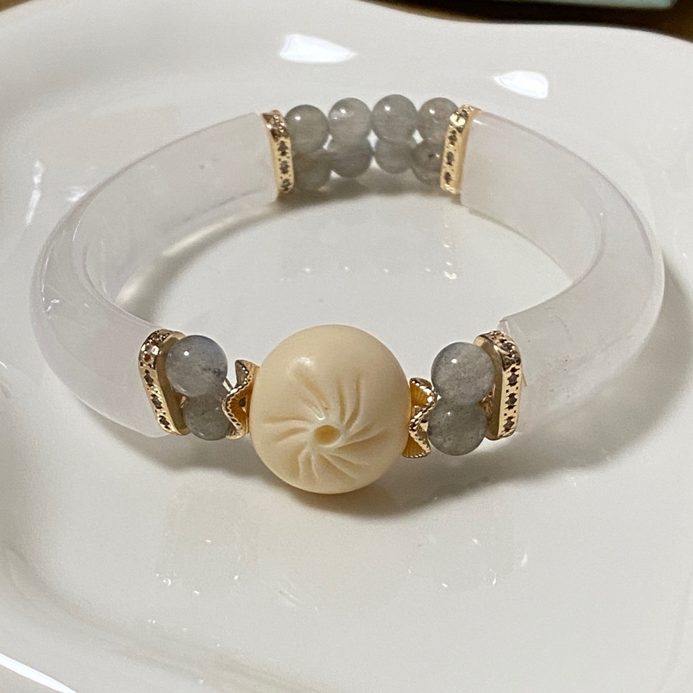 ✨ Gray Labradorite & Clear Quartz Half Bangle | Cream Bao